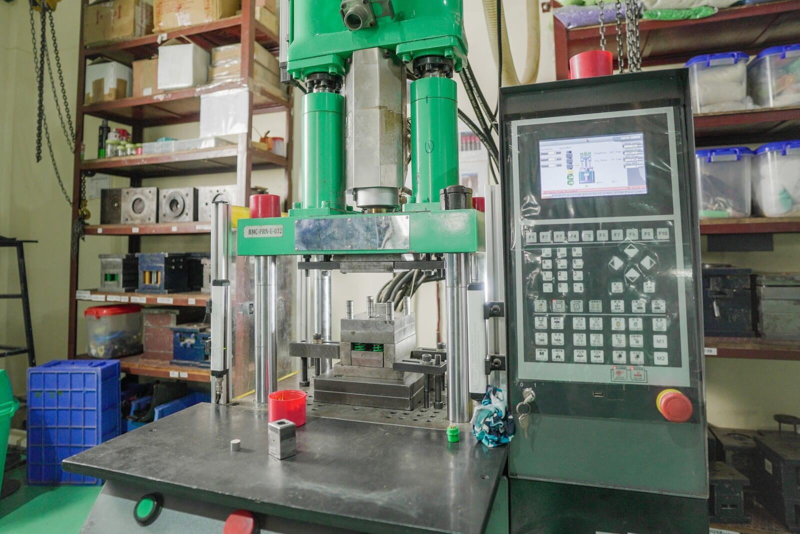 vertical injection moulding